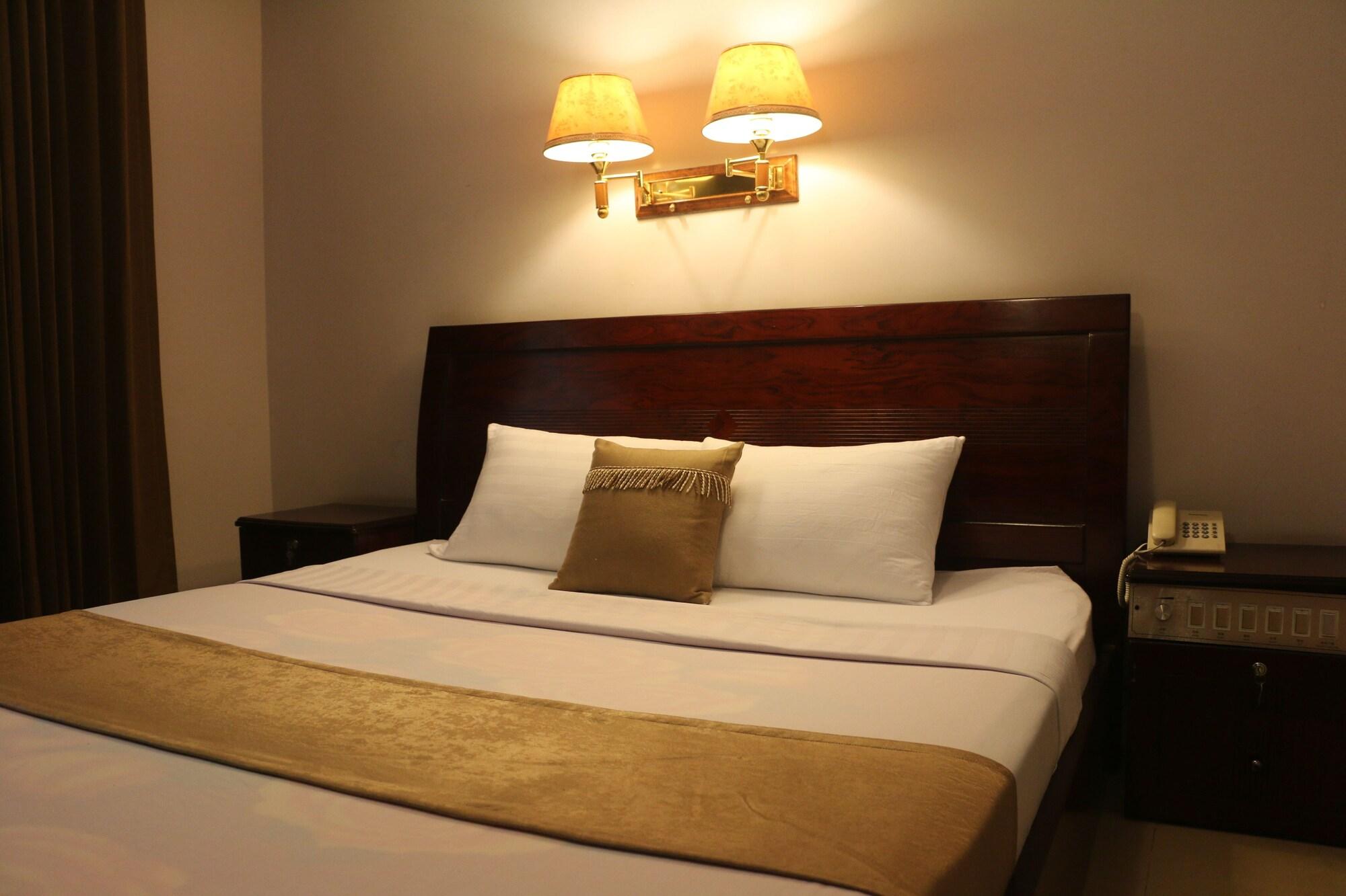 You Eng Hotel Phnom Penh Zewnętrze zdjęcie