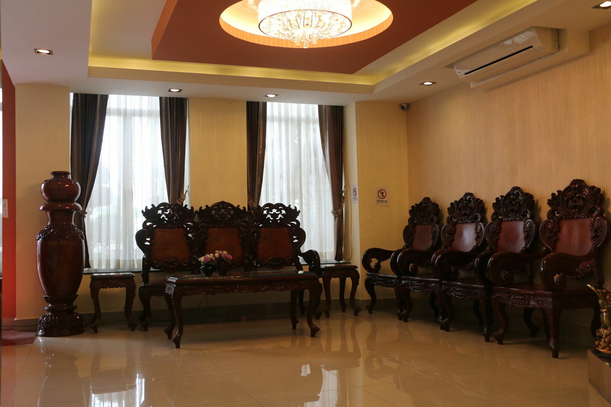 You Eng Hotel Phnom Penh Zewnętrze zdjęcie